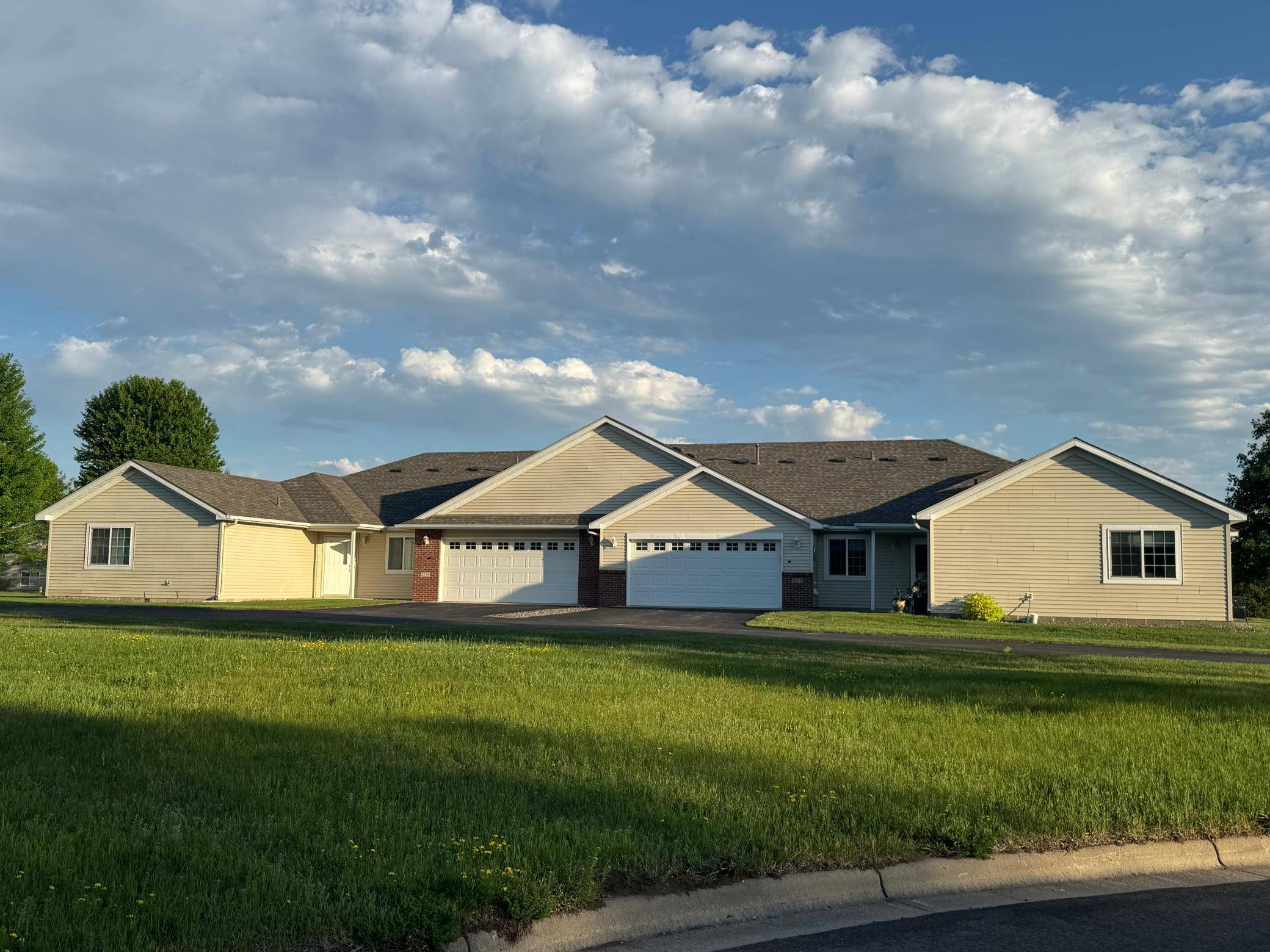 1276 Heritage LN, Waite Park, MN 56387