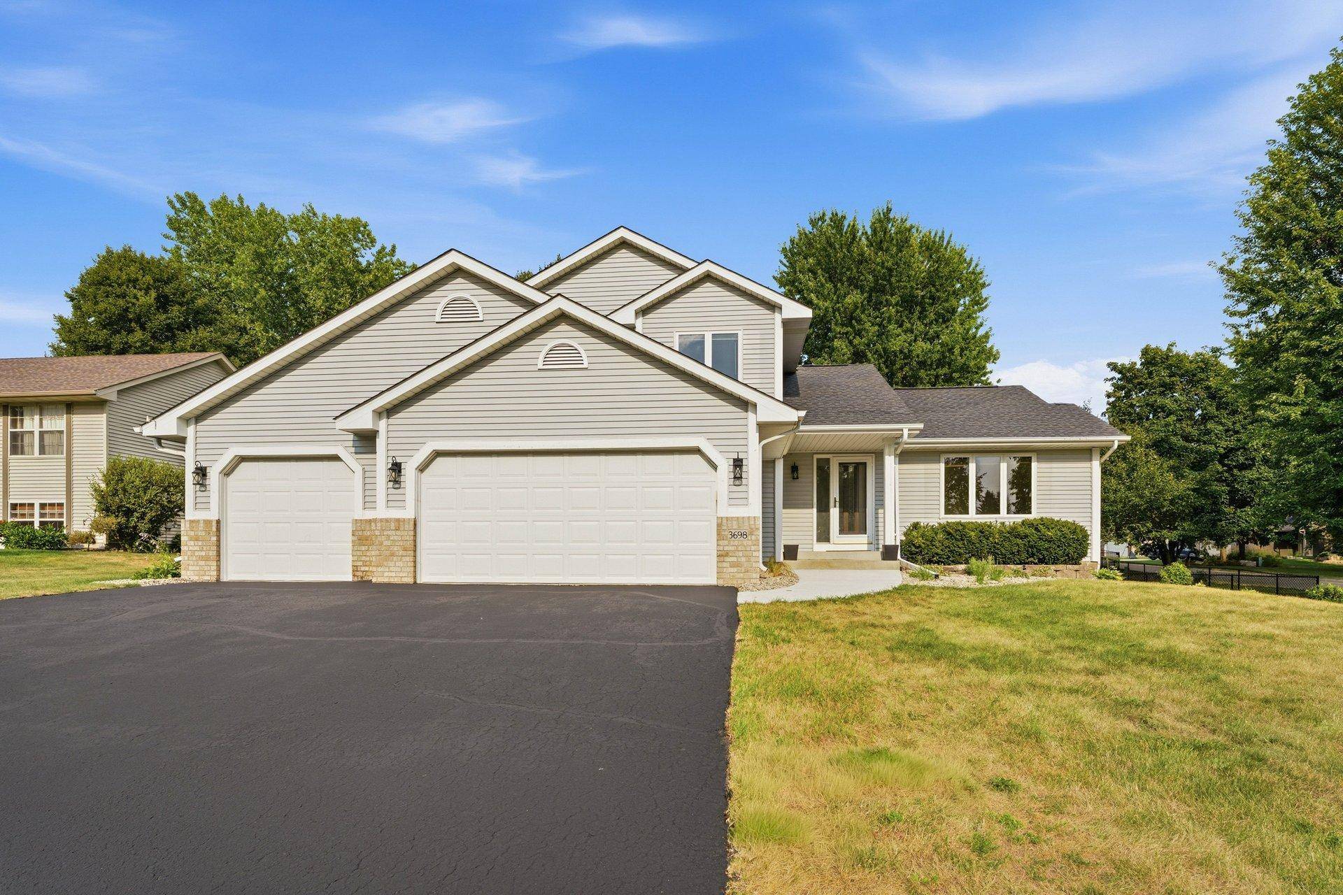 3698 Willbrook CT, Eagan, MN 55123