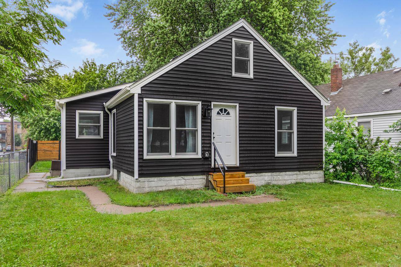 87 Wheelock Pkwy W, Saint Paul, MN 55117