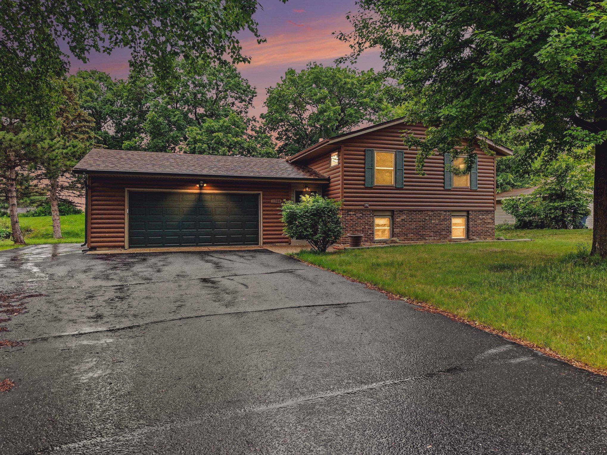 2288 Phylis CT E, Maplewood, MN 55119