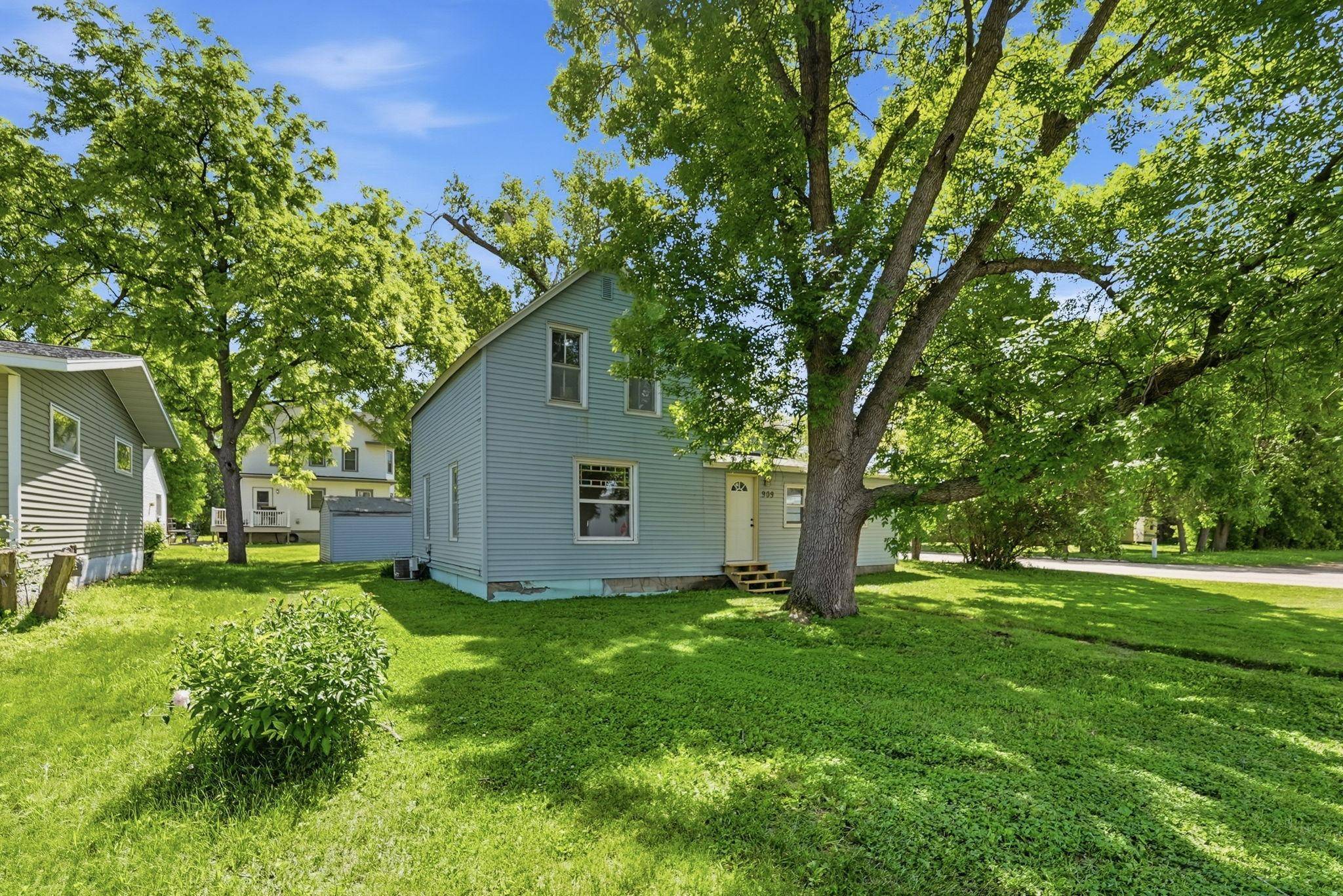 909 14th ST S, Benson, MN 56215