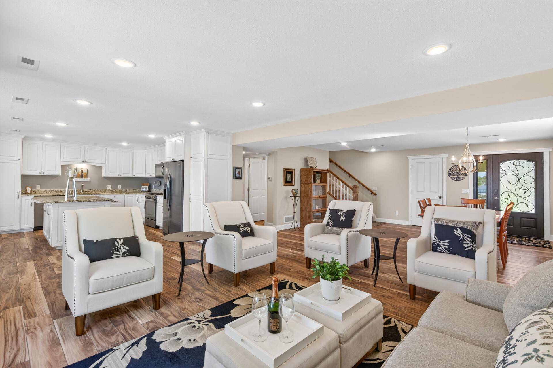 2790 S Shore DR, Prior Lake, MN 55372