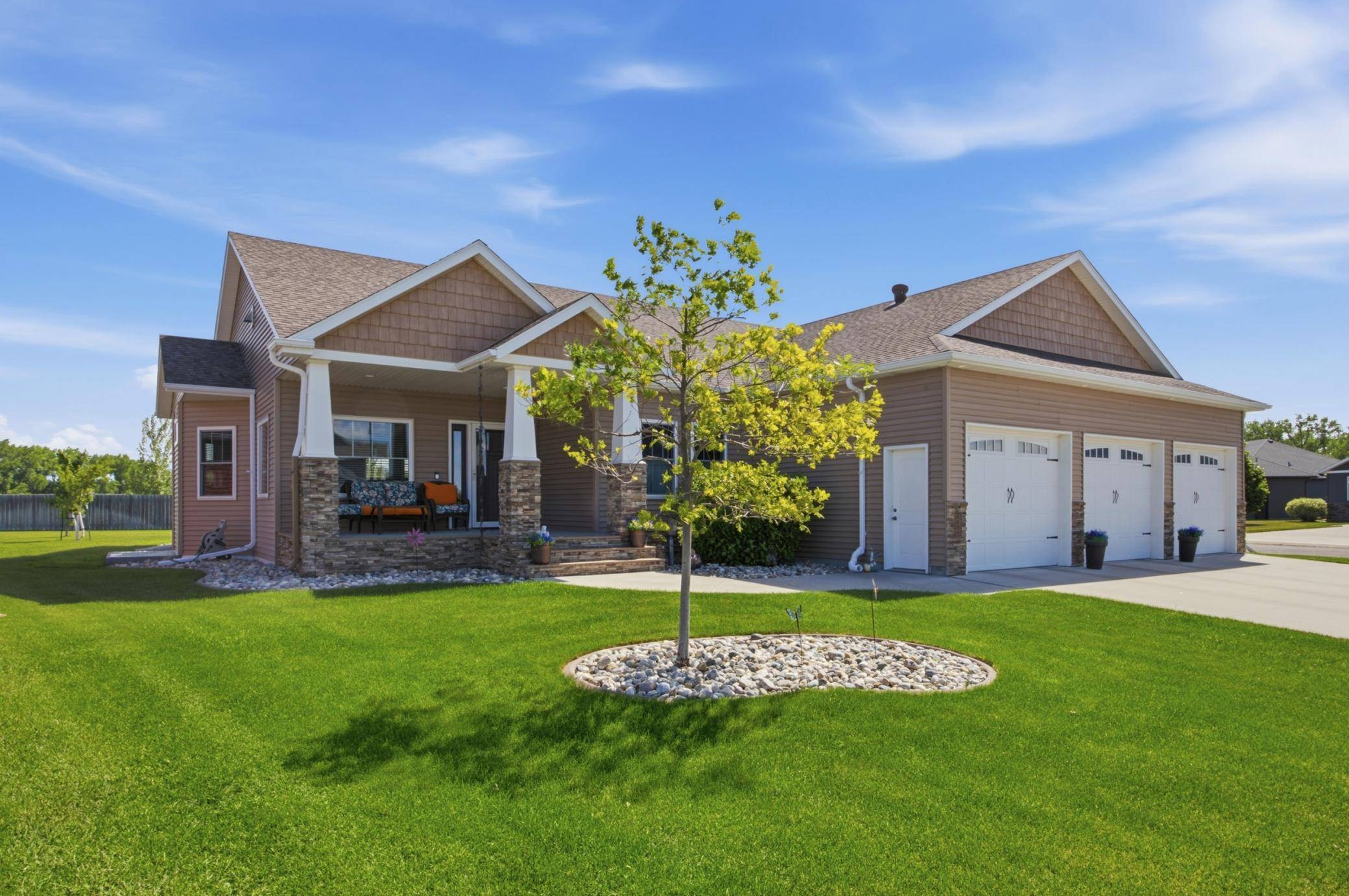 1406 W Summerwood TRL, Dilworth, MN 56529