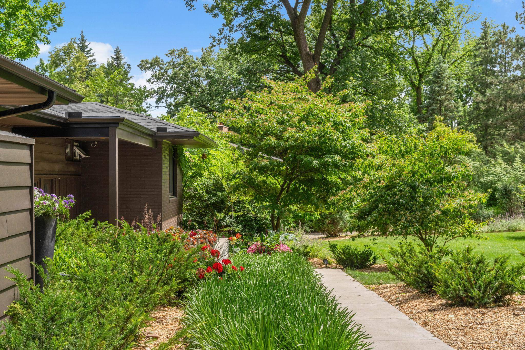 549 Turnpike RD, Golden Valley, MN 55416