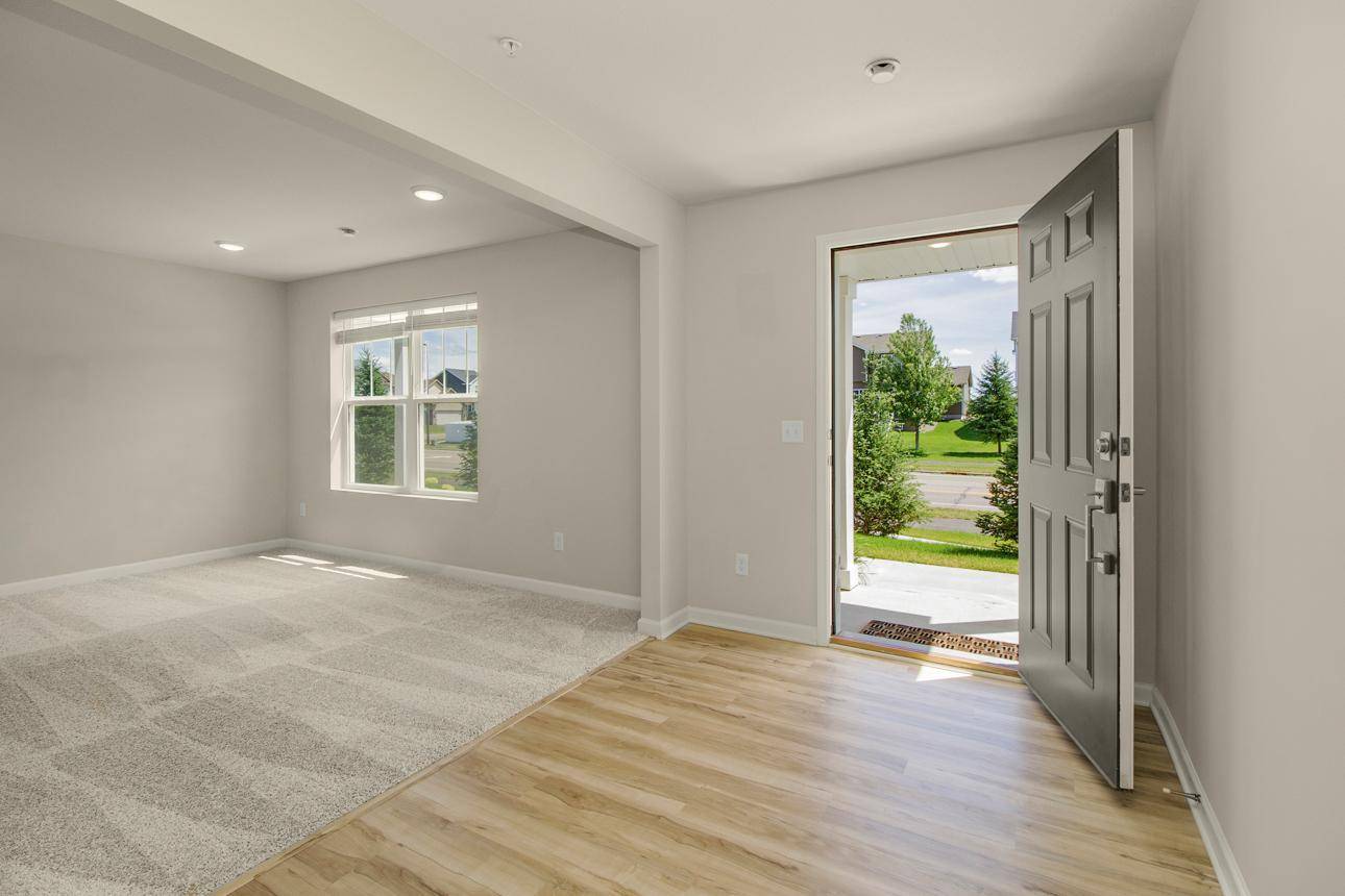 5860 156th ST W, Apple Valley, MN 55124