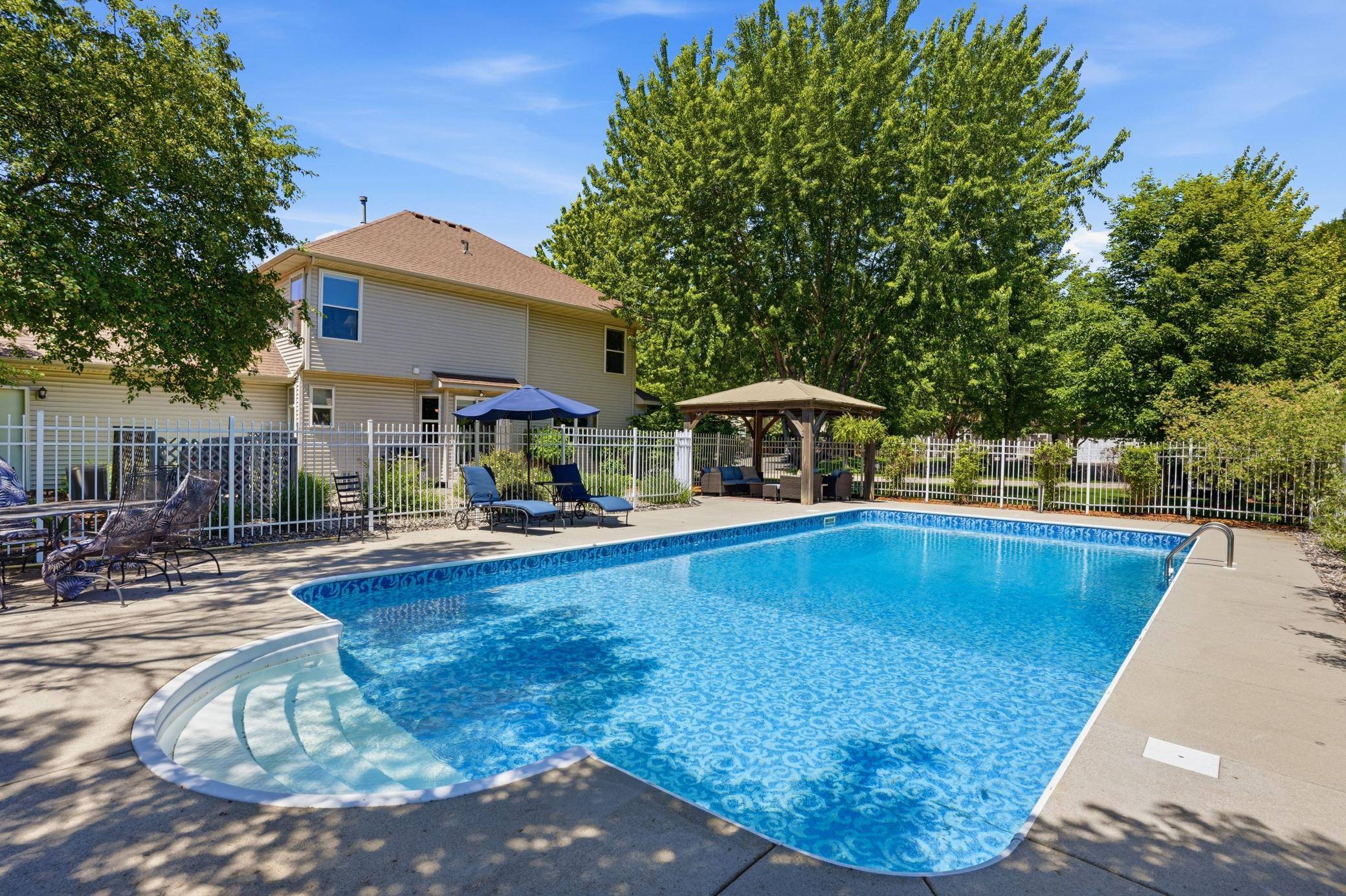 8511 Cedar CT, Victoria, MN 55386