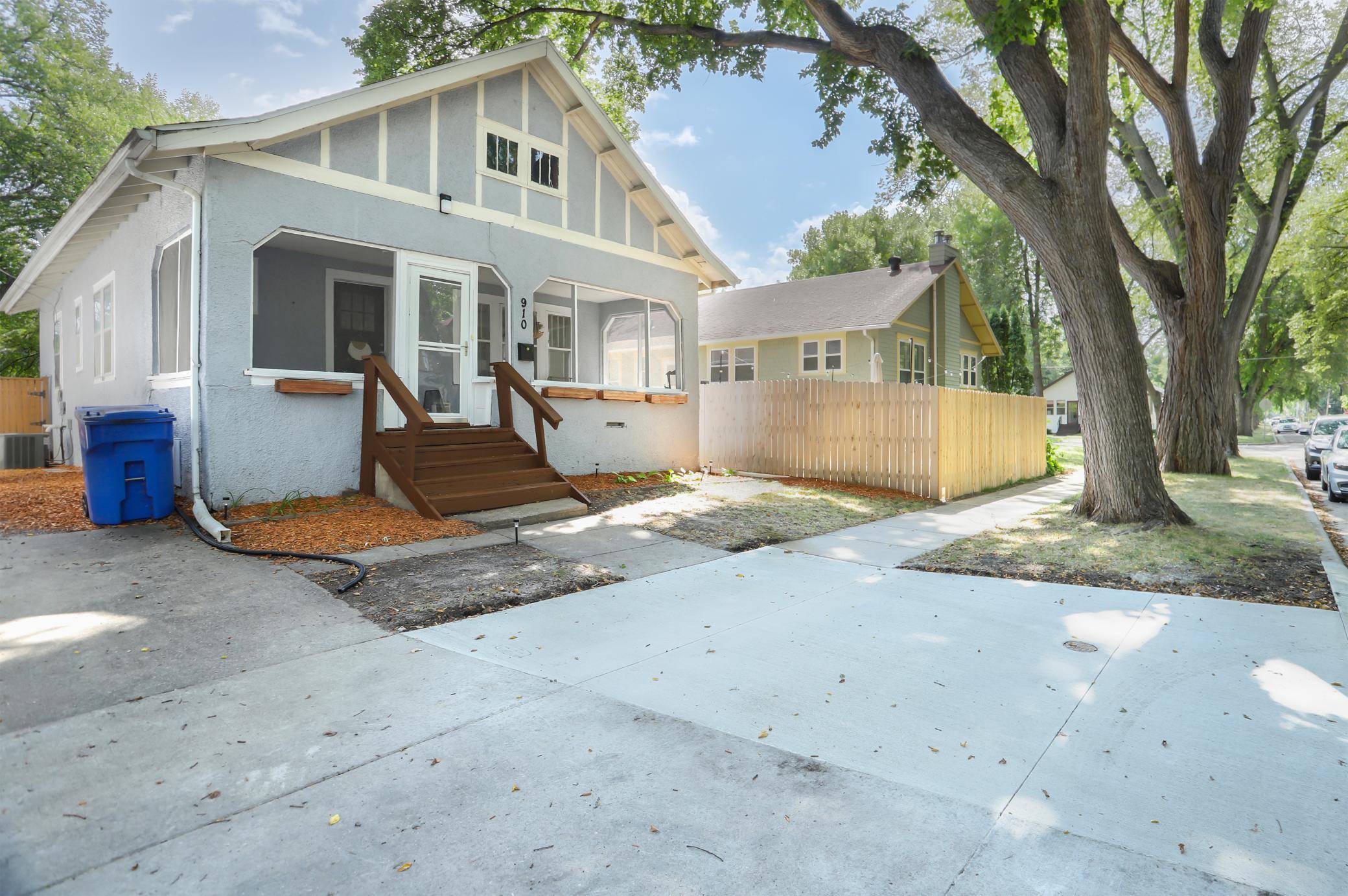 910 11th ST S, Fargo, ND 58103
