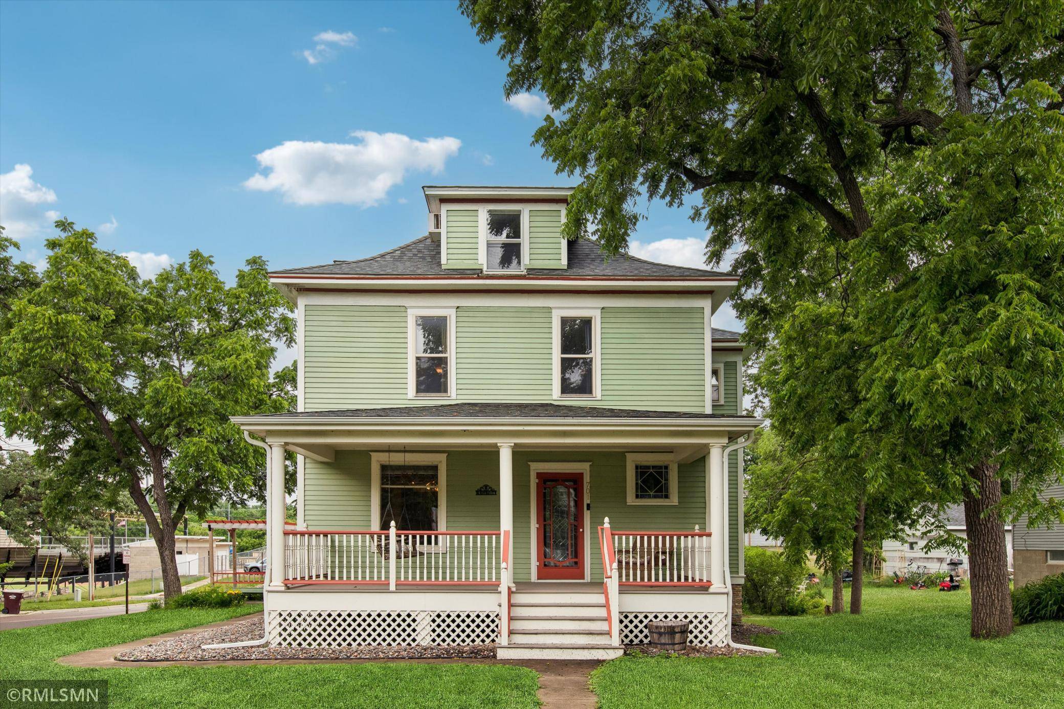 701 Hoffman ST W, Cannon Falls, MN 55009