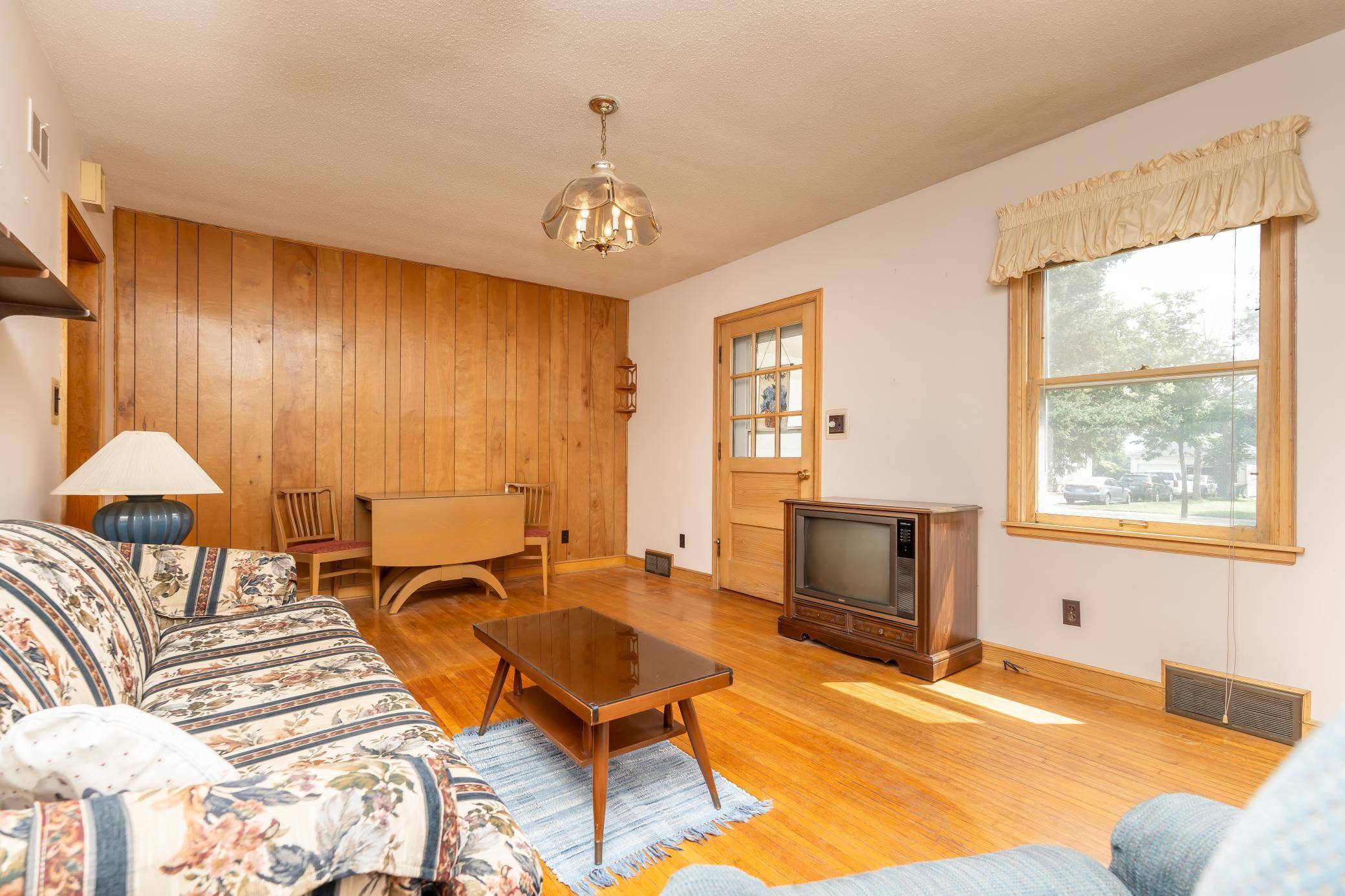 102 5th ST NE, Montgomery, MN 56069