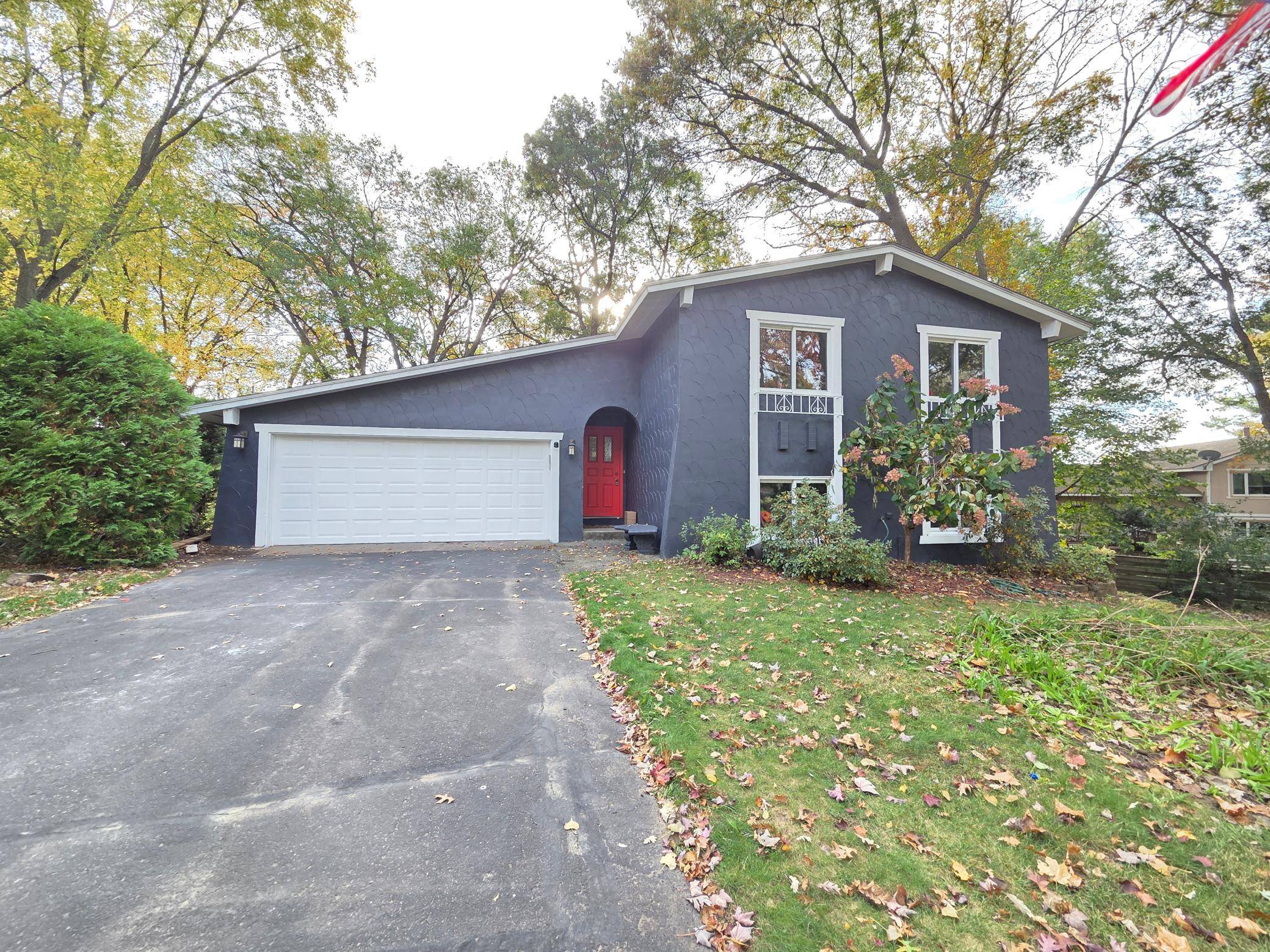4174 Oakcrest DR, Vadnais Heights, MN 55127
