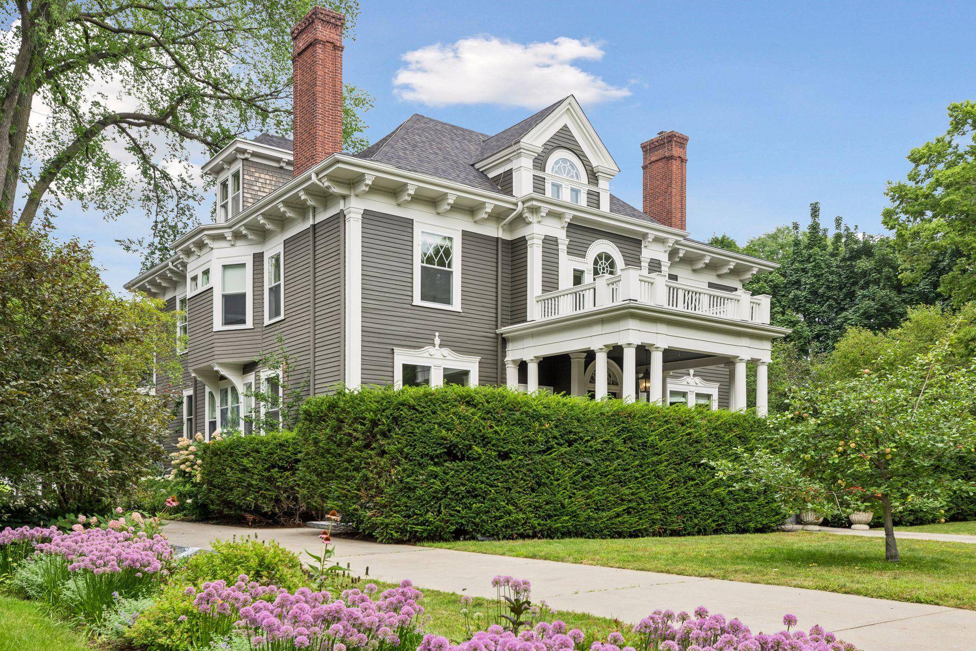 1373 Summit AVE, Saint Paul, MN 55105