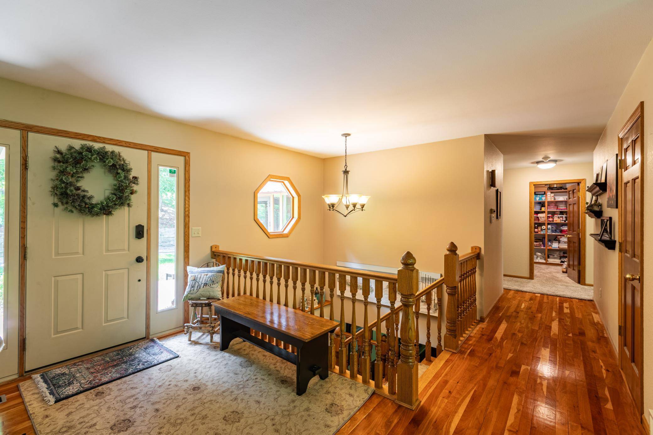47060 Queens Cove CIR, La Crescent, MN 55947