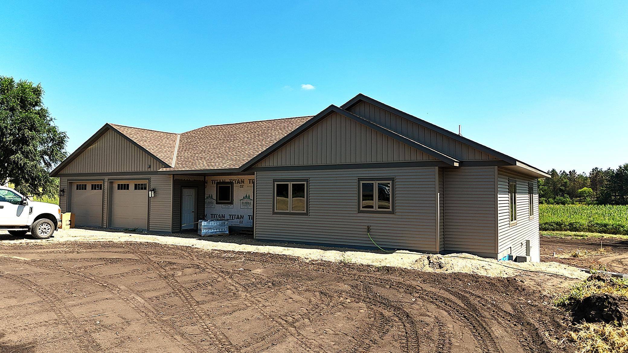 16435 26th St NE, New London, MN 56273