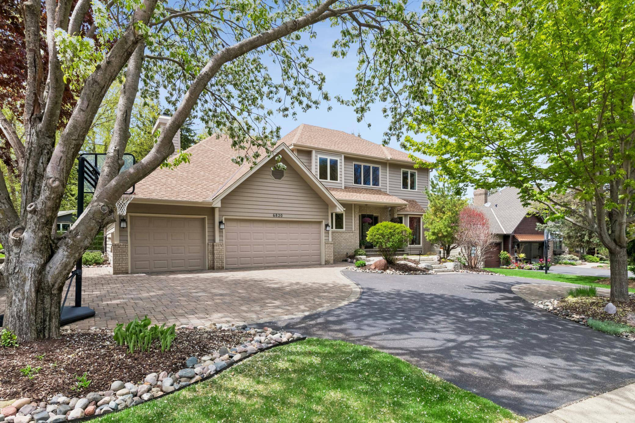 6820 Lorena LN, Eden Prairie, MN 55346