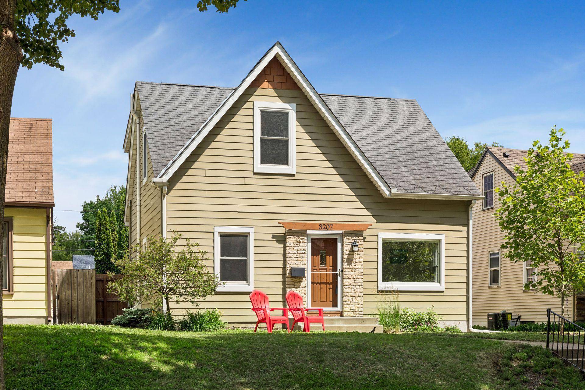 3207 Cleveland ST NE, Minneapolis, MN 55418