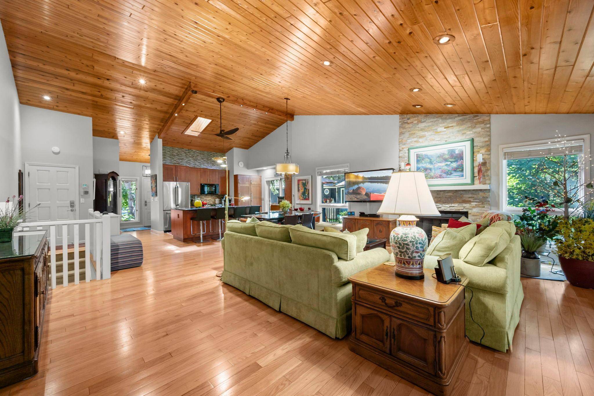6884 Stonewood CT, Eden Prairie, MN 55346