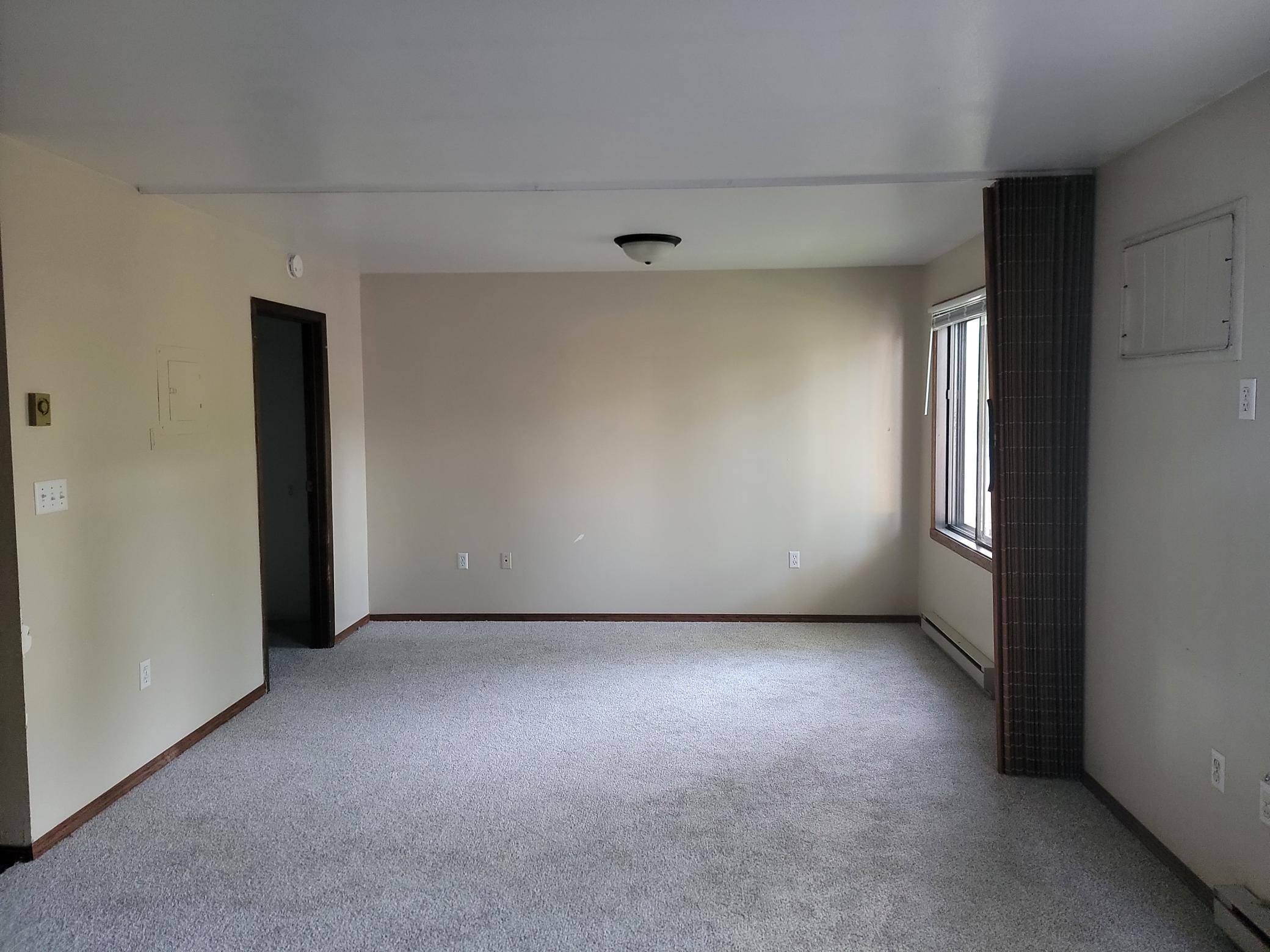 17 9th AVE W, Lisbon, ND 58054
