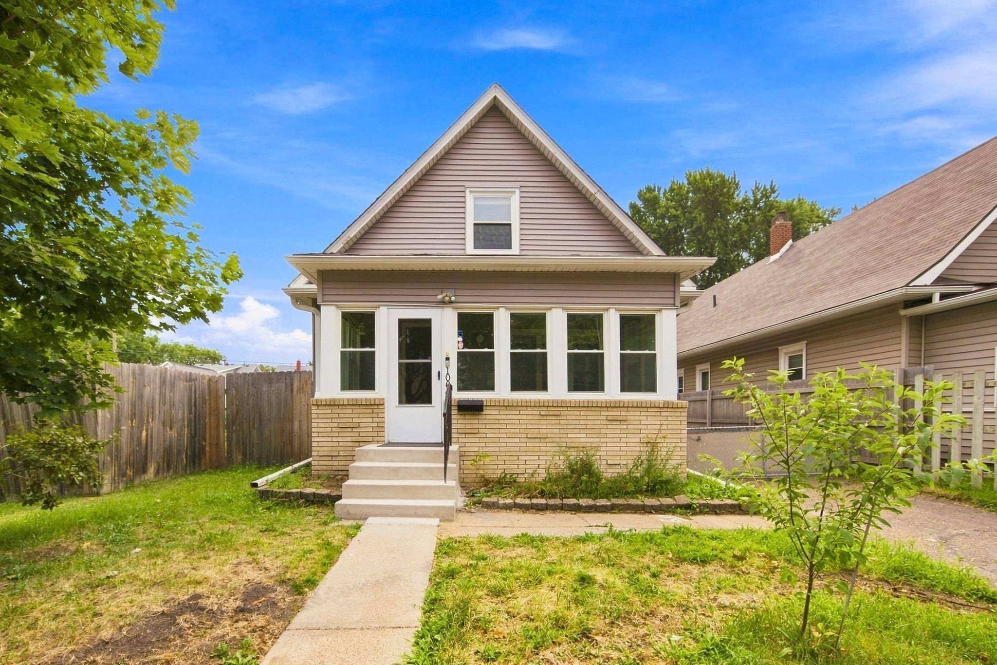 1004 Western AVE N, Saint Paul, MN 55117