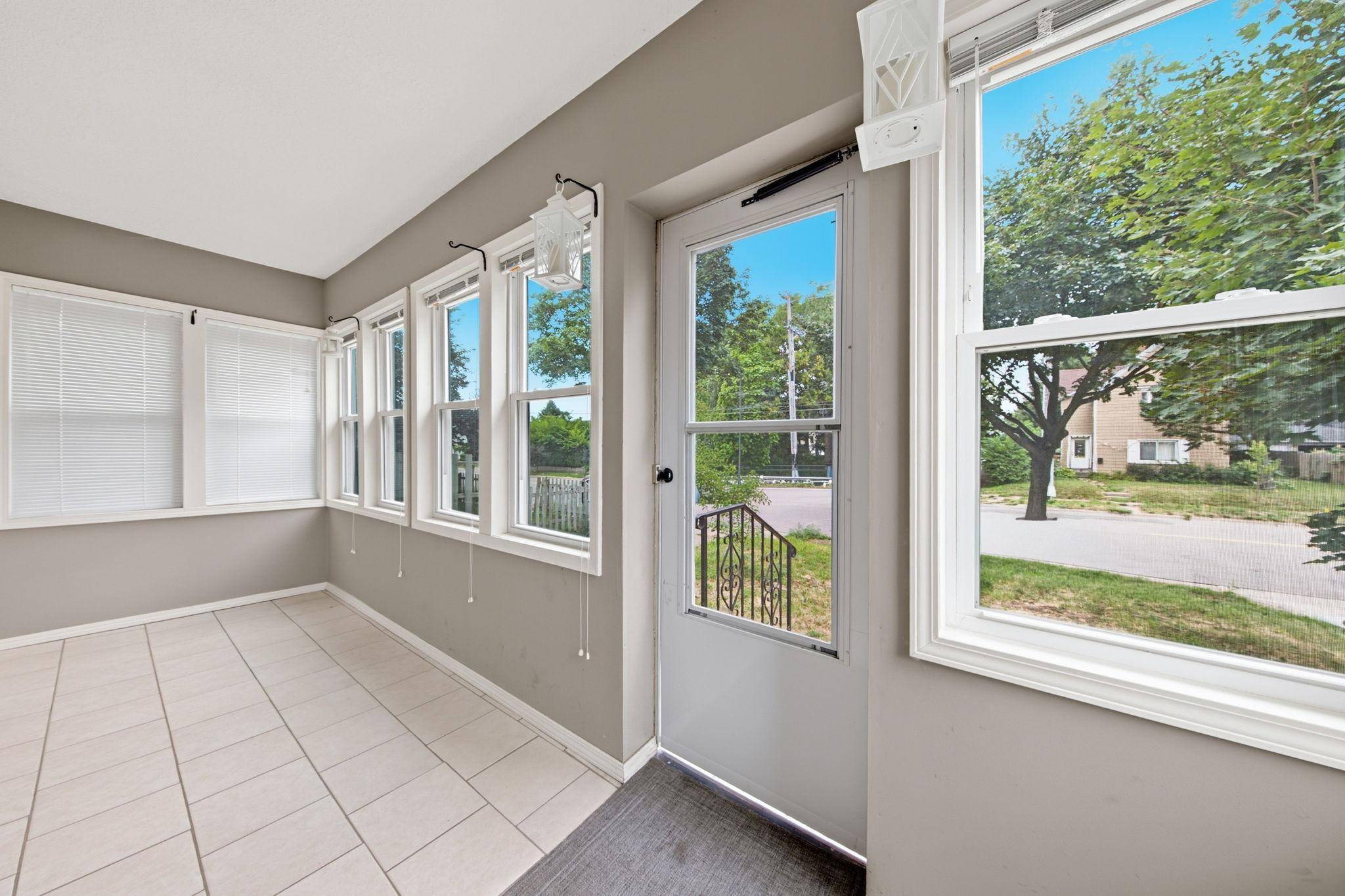 1004 Western AVE N, Saint Paul, MN 55117