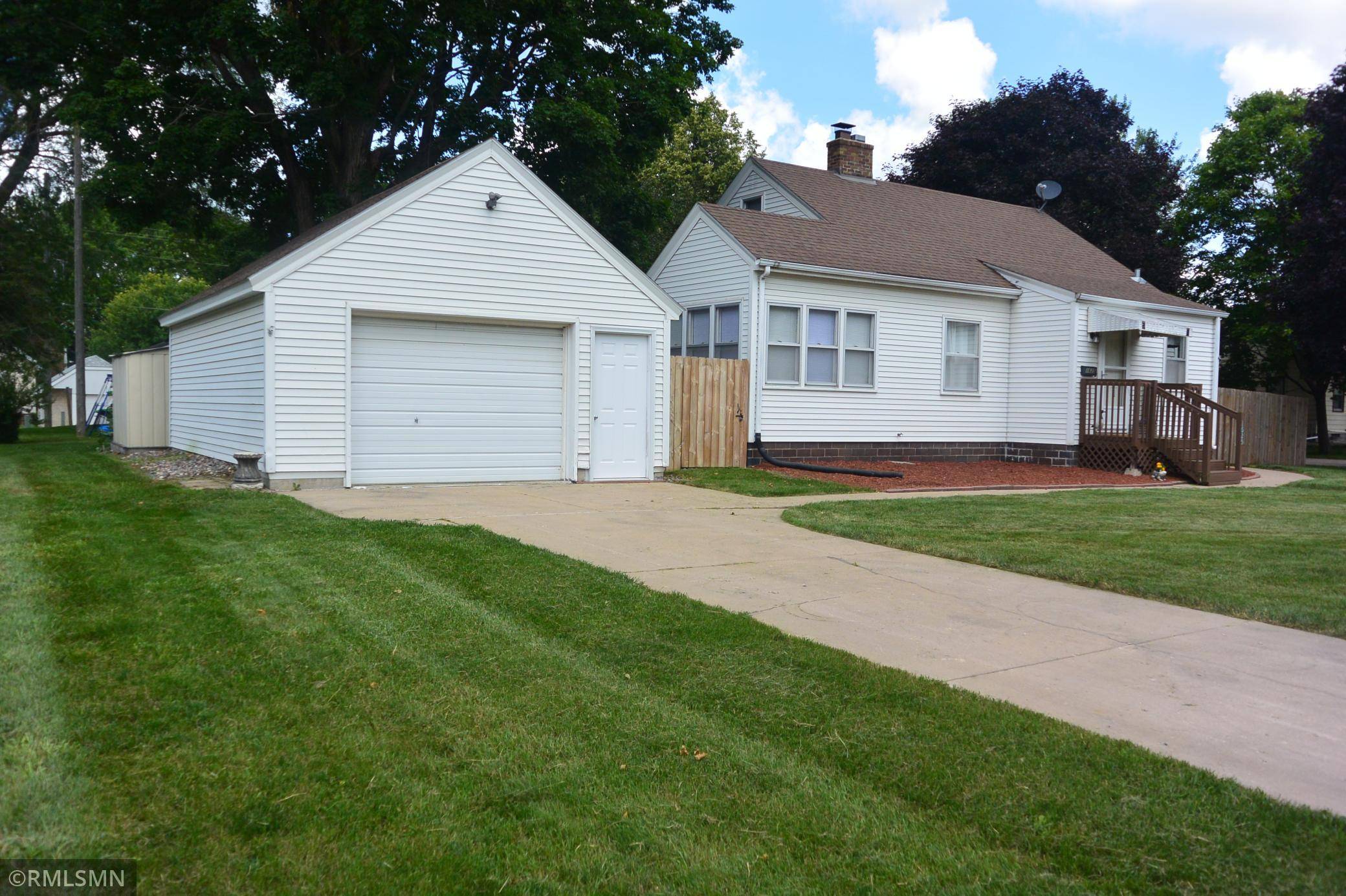1625 Hennepin AVE N, Glencoe, MN 55336