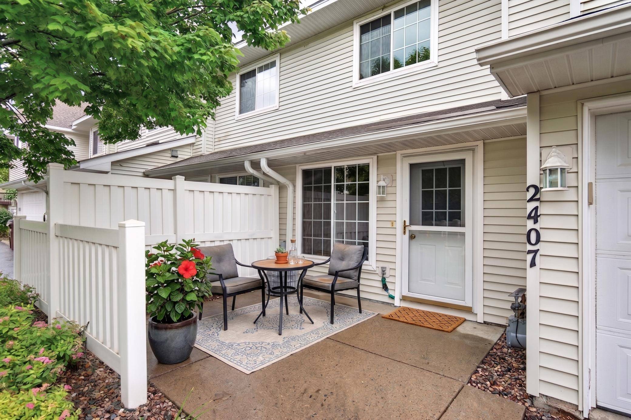 2407 Harvest WAY, Chanhassen, MN 55317