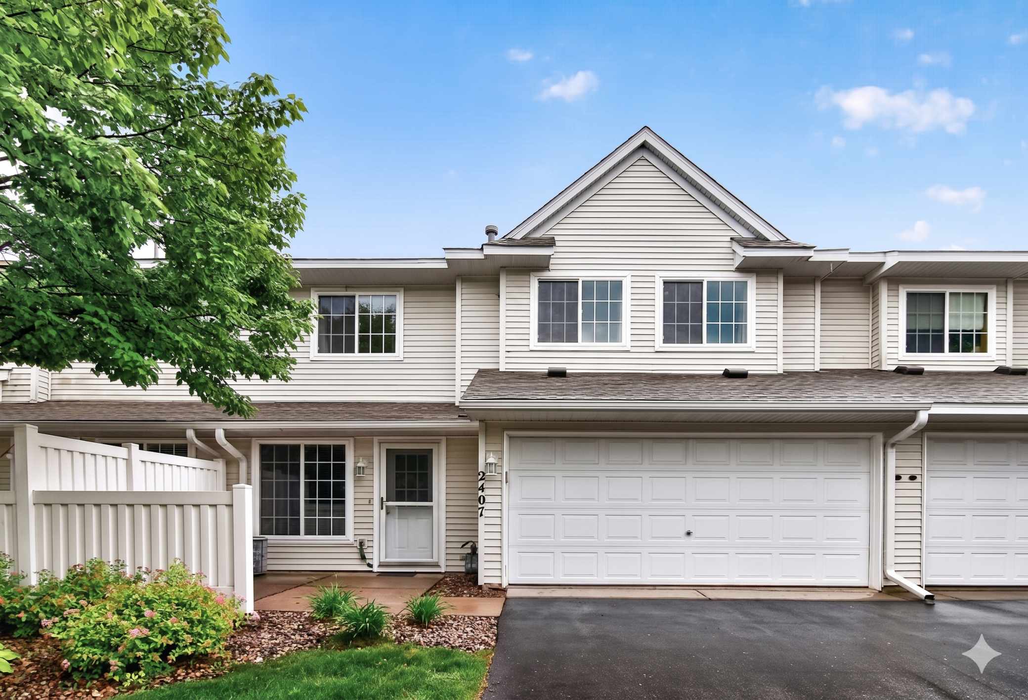 2407 Harvest WAY, Chanhassen, MN 55317
