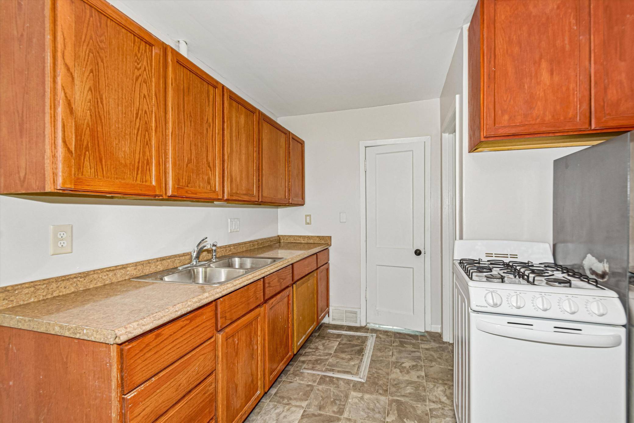 5448 Dupont AVE N, Brooklyn Center, MN 55430