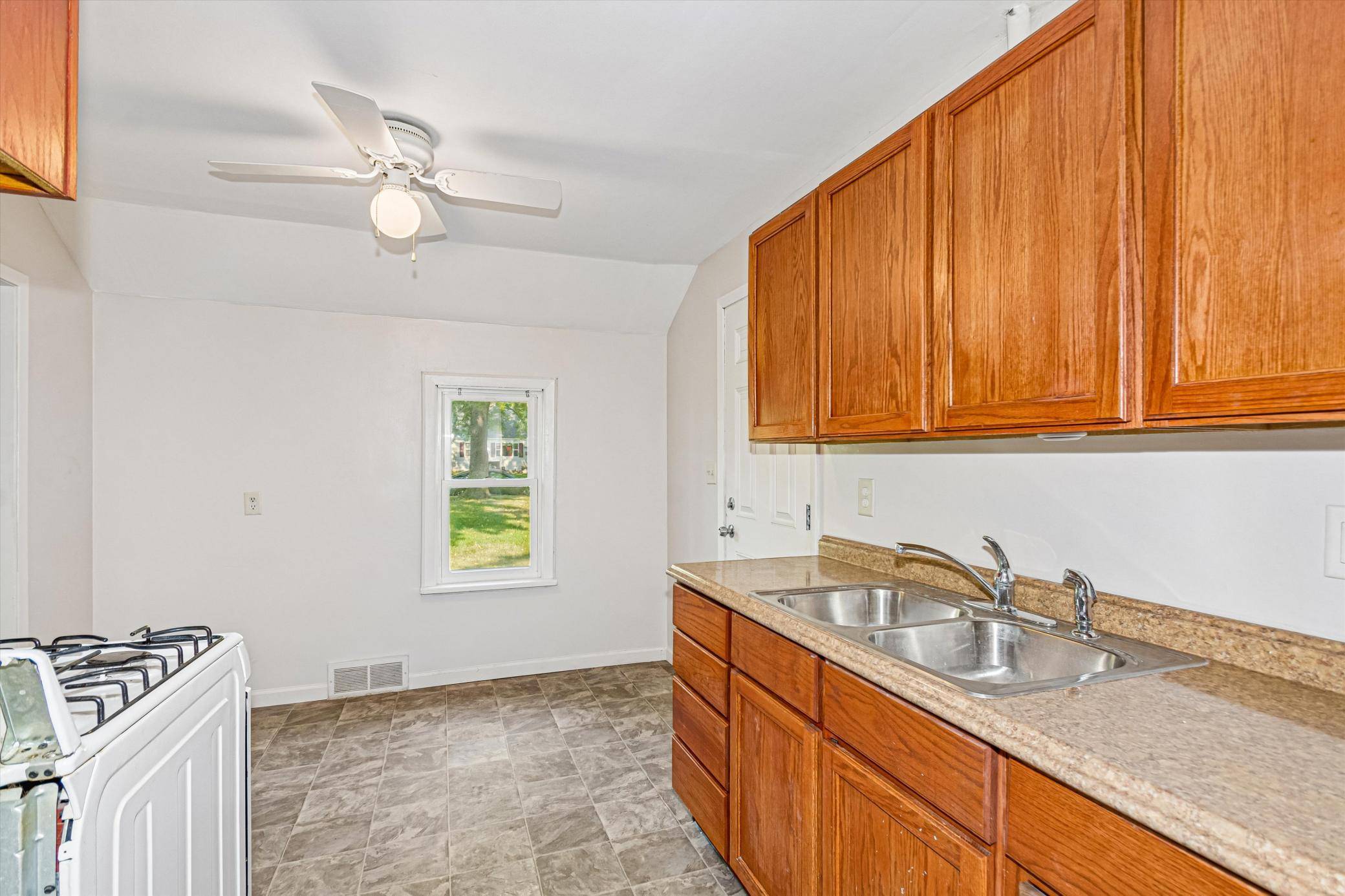 5448 Dupont AVE N, Brooklyn Center, MN 55430