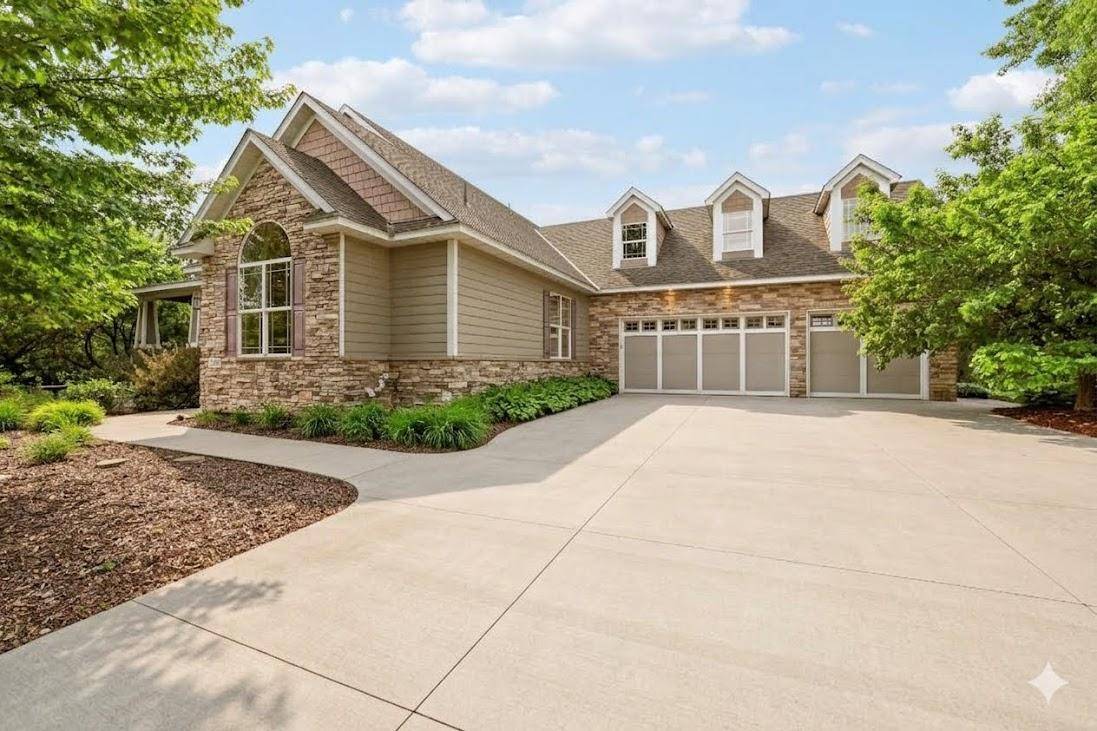 25310 Willow CT, New Prague, MN 56071