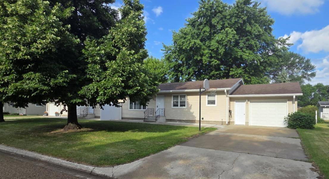119 & 121 14th ST N, Oakes, ND 58474