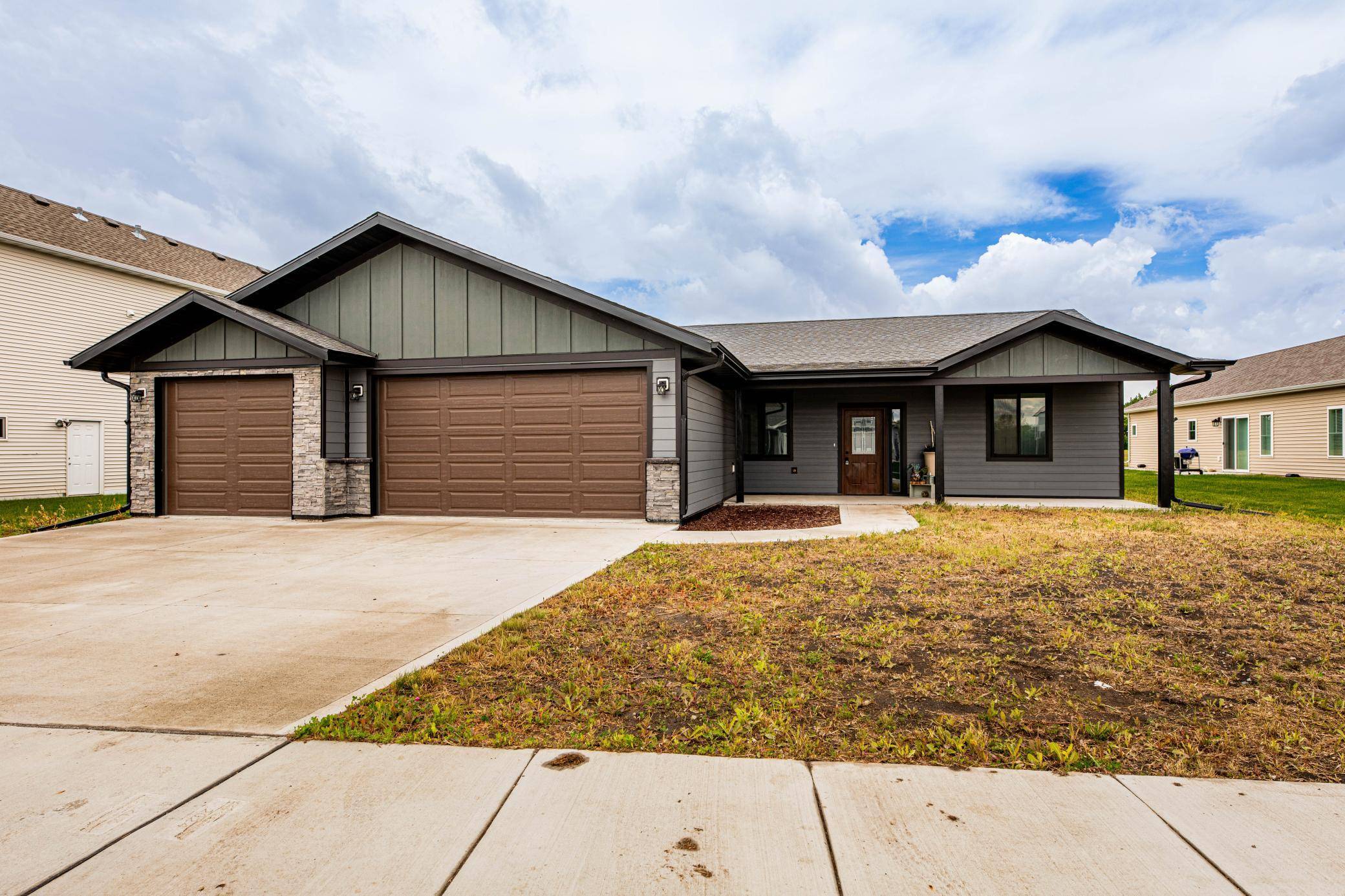 4712 Hampton LOOP S, Moorhead, MN 56560