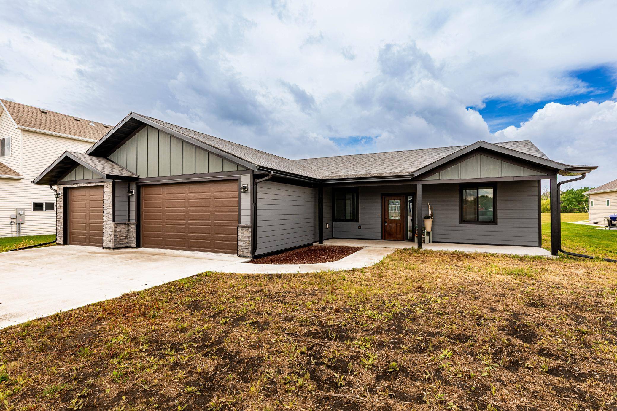 4712 Hampton LOOP S, Moorhead, MN 56560