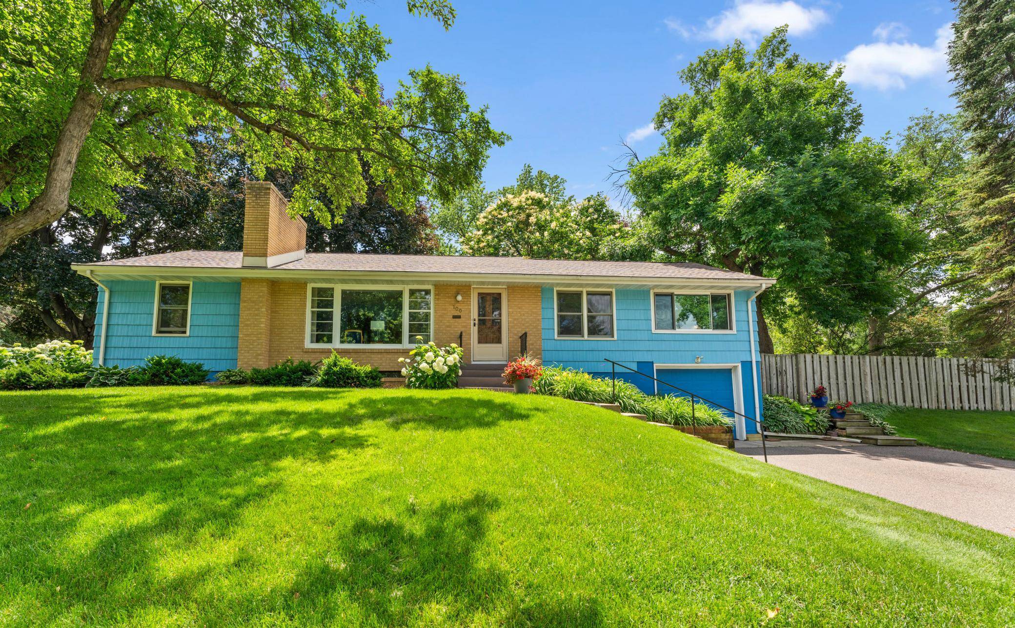 100 Turnpike RD, Golden Valley, MN 55416