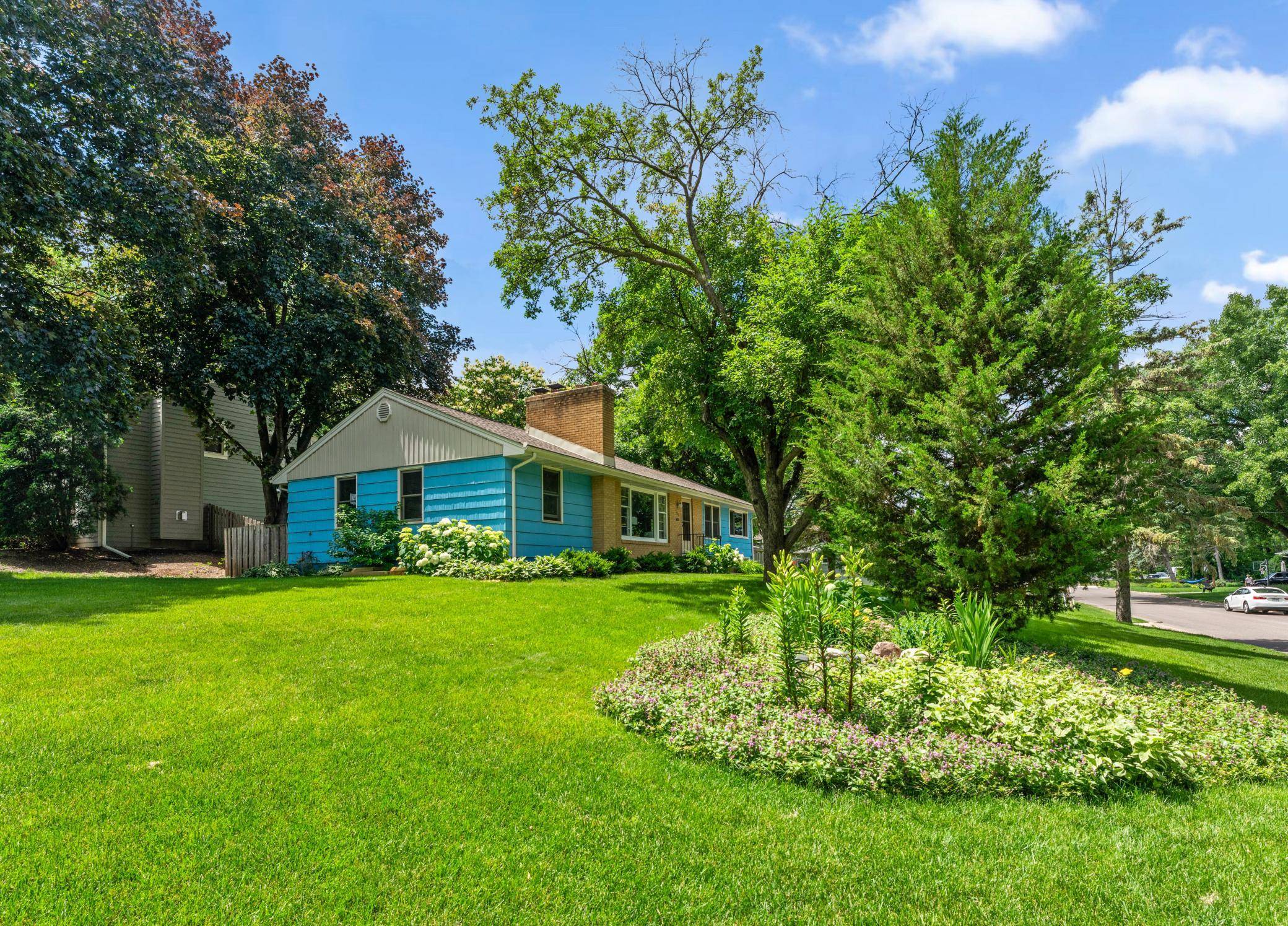 100 Turnpike RD, Golden Valley, MN 55416