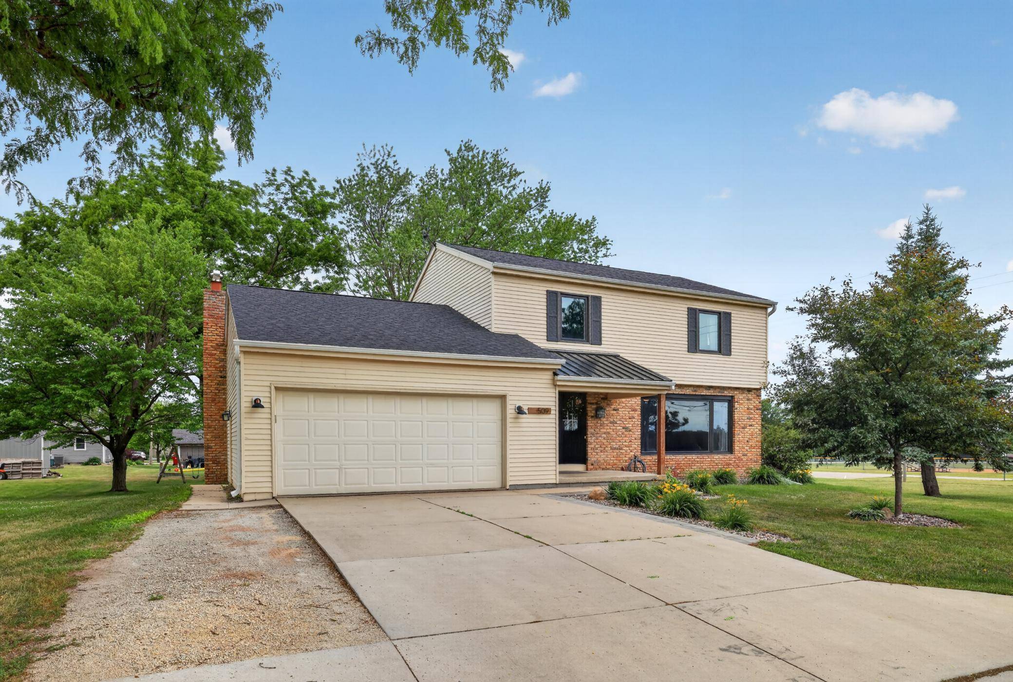 509 3rd ST NW, Dodge Center, MN 55927