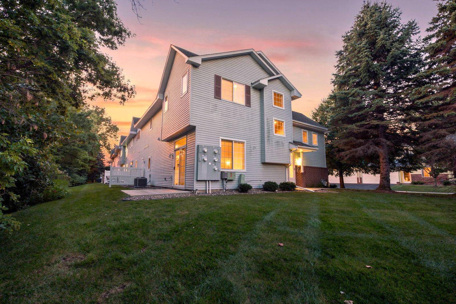 9050 Merrimac LN N, Maple Grove, MN 55311