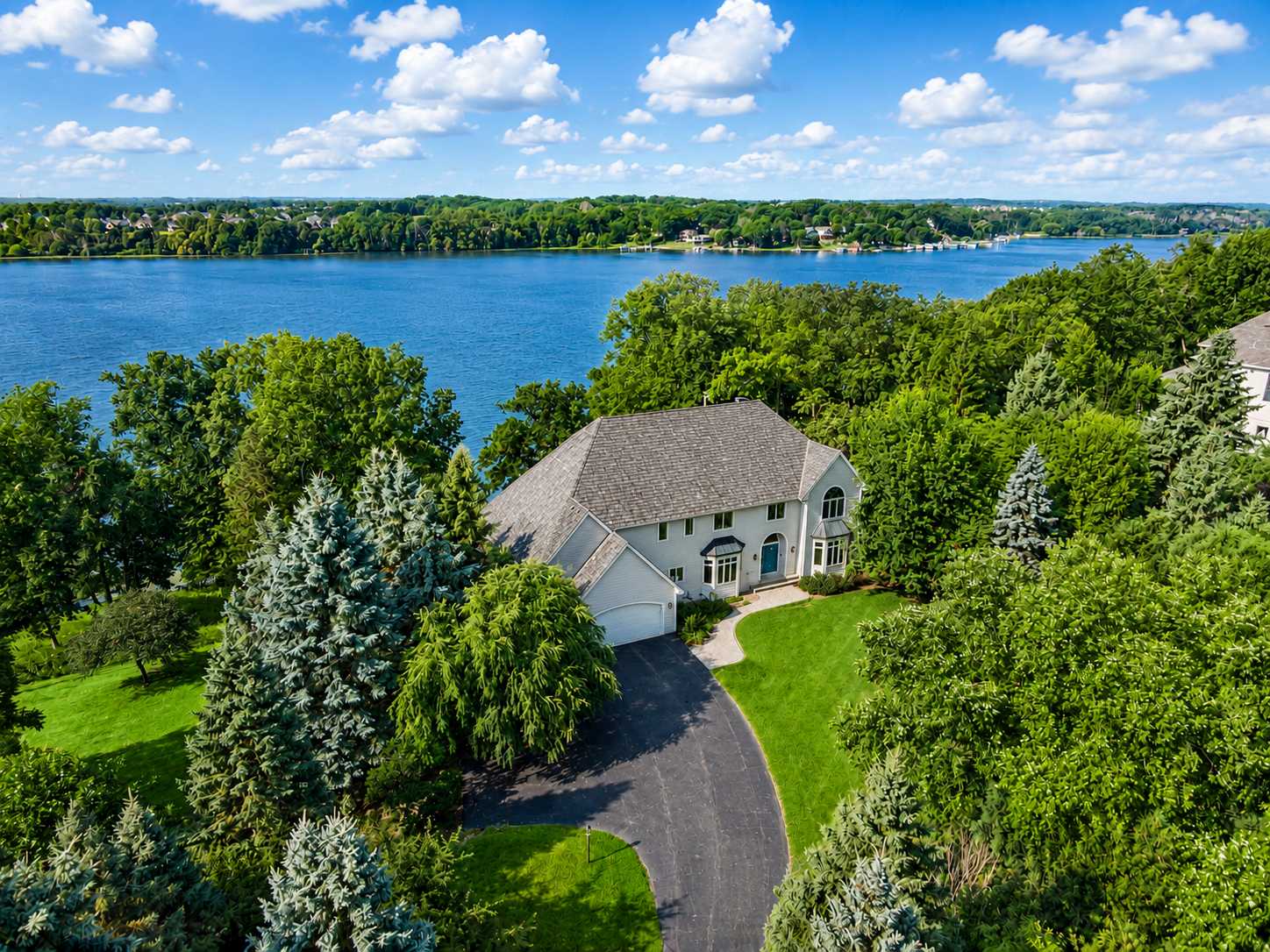 1355 Bavarian Shores DR, Chaska, MN 55318