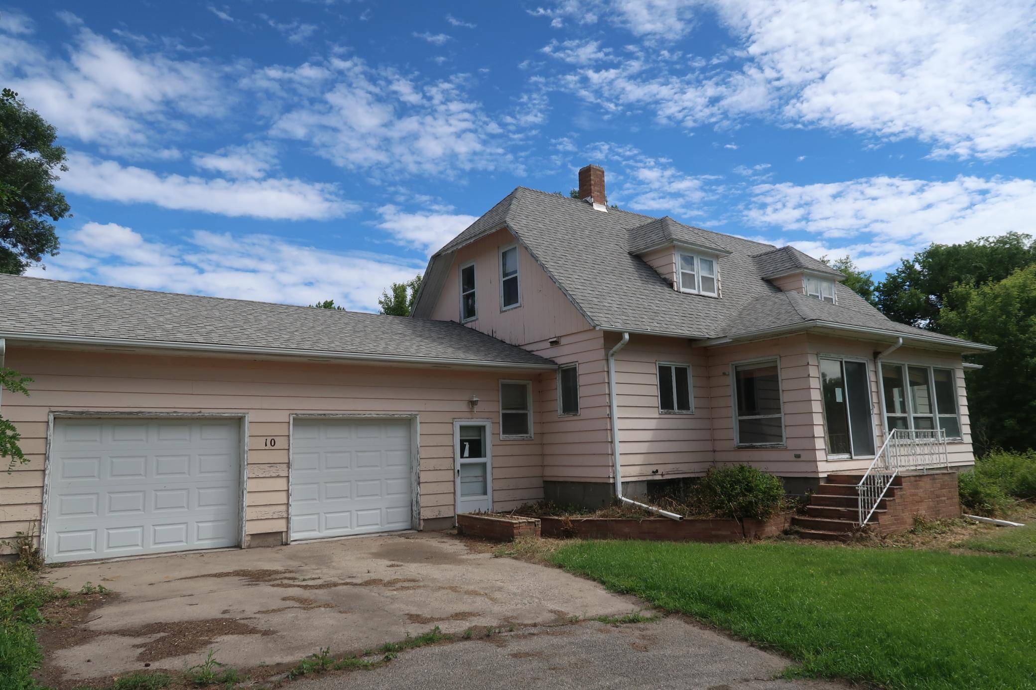 10 3rd AVE, Arthur, ND 58006