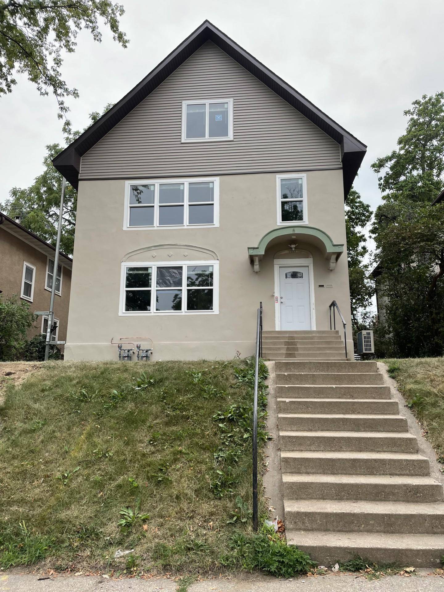 1952 Saint Clair AVE, Saint Paul, MN 55105