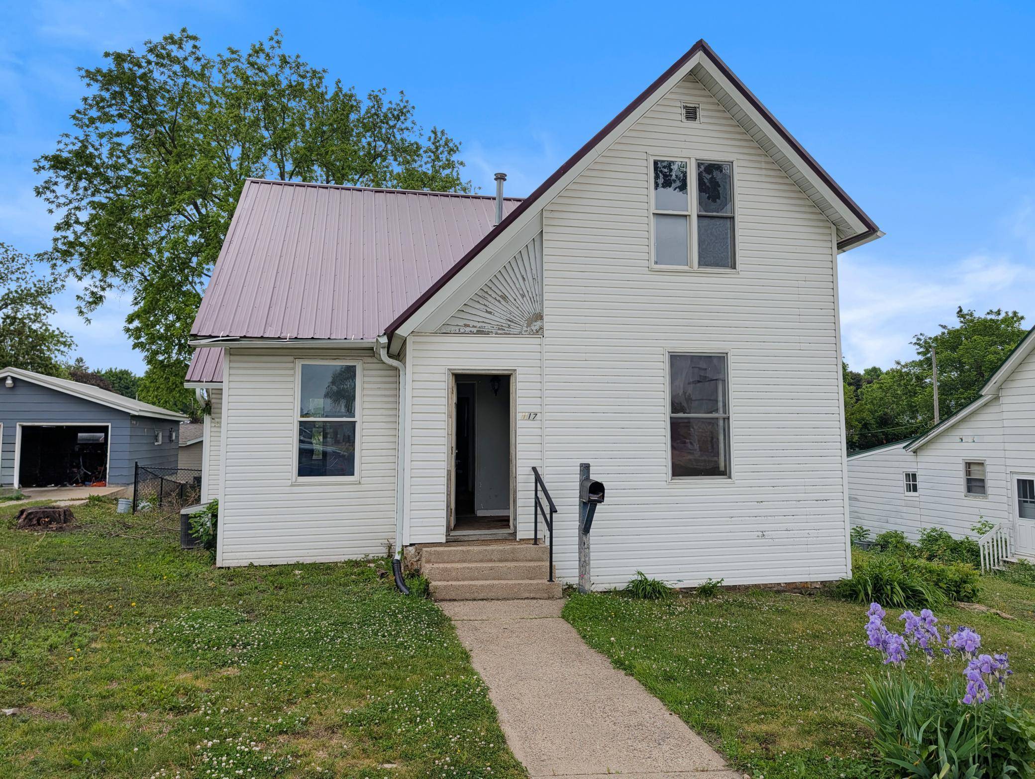 117 E Grant ST, Spring Valley, MN 55975