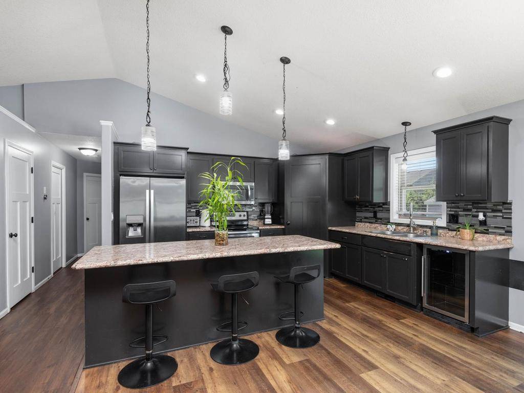 1180 Farmers LN, Belle Plaine, MN 56011