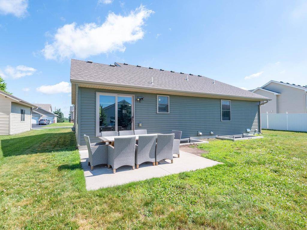 1180 Farmers LN, Belle Plaine, MN 56011