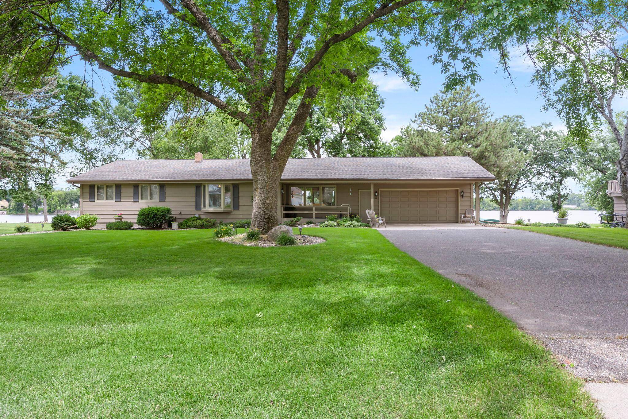 830 Lakewood DR SW, Hutchinson, MN 55350