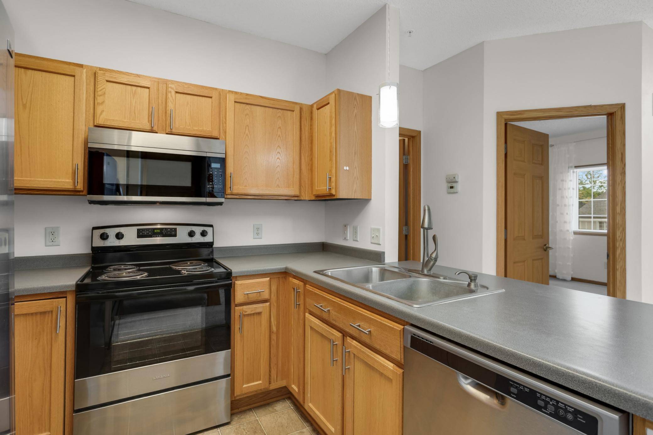 6580 Olive LN N, Maple Grove, MN 55311