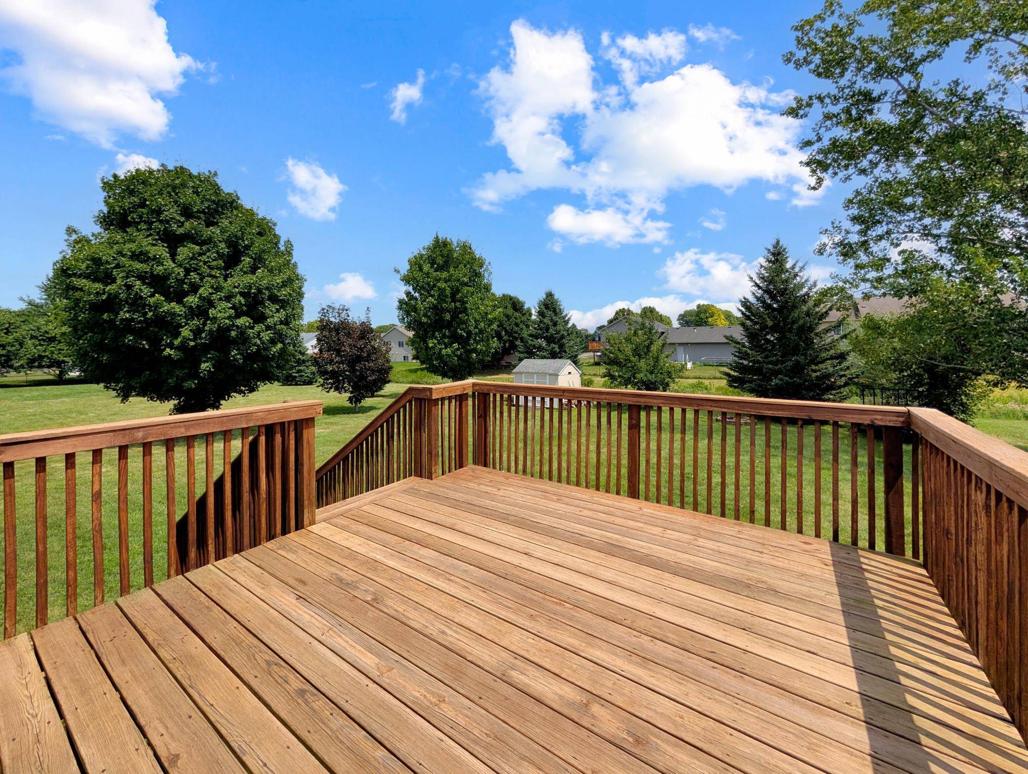 817 Daniel DR, Belle Plaine, MN 56011