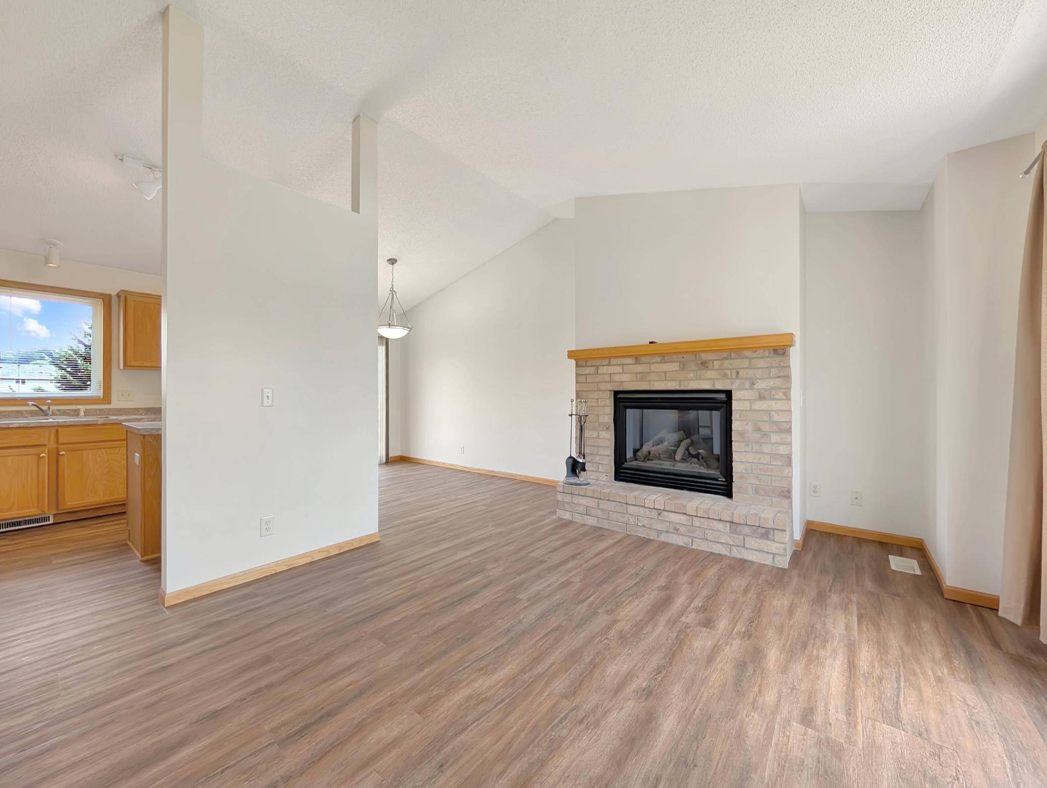 817 Daniel DR, Belle Plaine, MN 56011