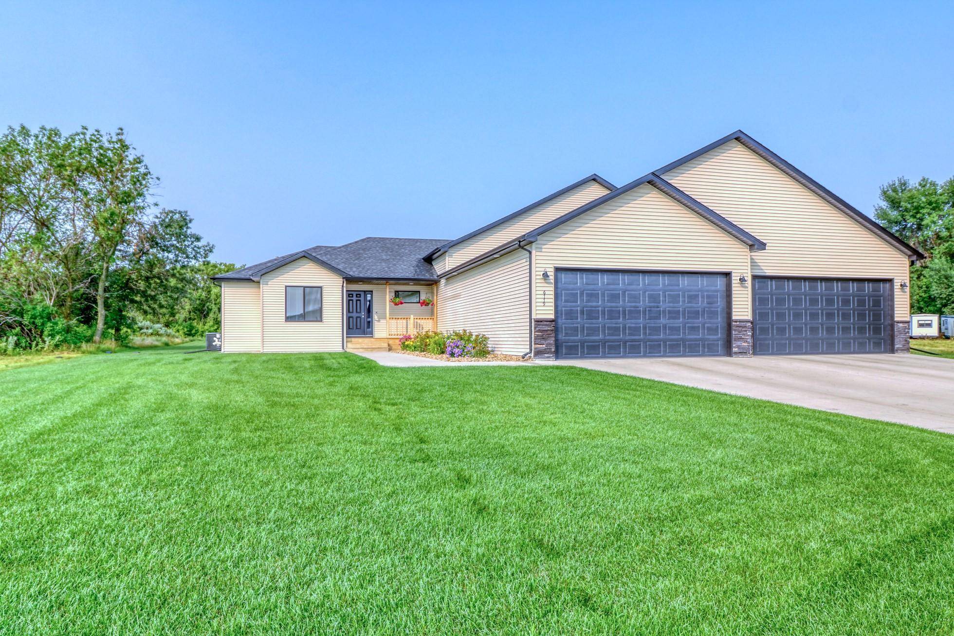 6779 Ashwood LOOP S, Fargo, ND 58104