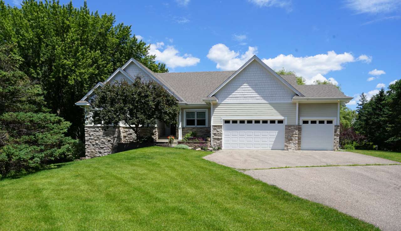 6065 SEAMANS DR, Shorewood, MN 55331