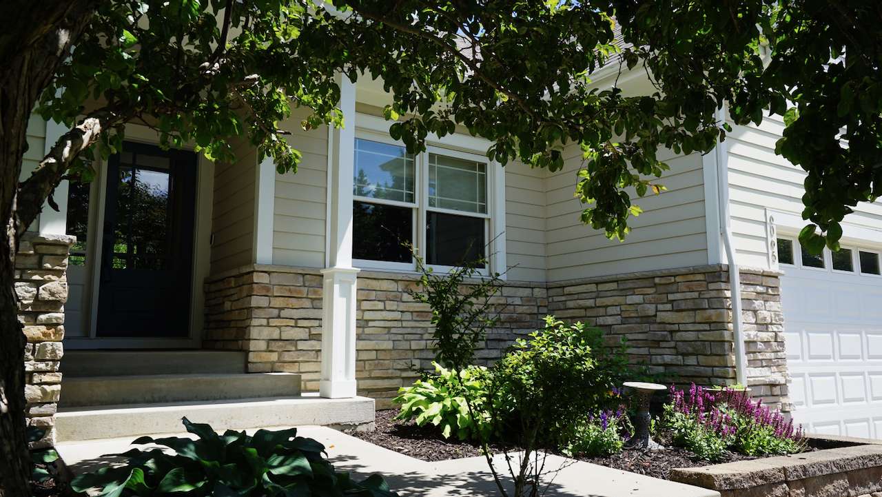 6065 SEAMANS DR, Shorewood, MN 55331
