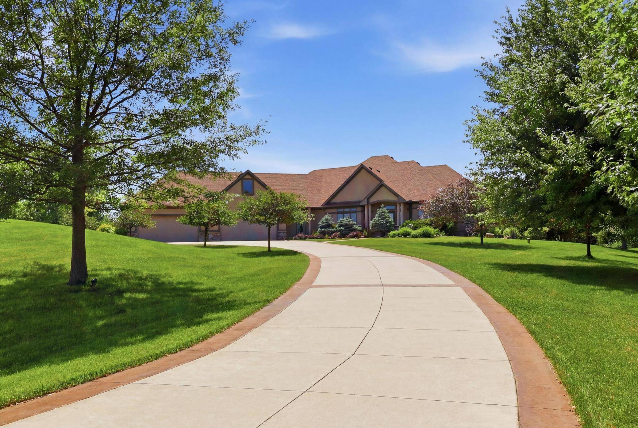 22720 Sweeney LN, Lakeville, MN 55044